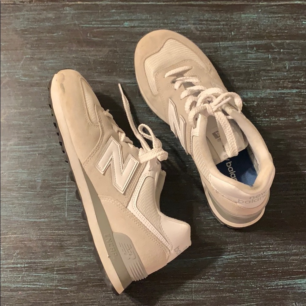 New Balance shoes — size 9